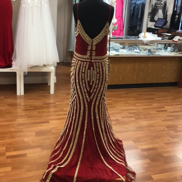 ⭐️SOLD OUT⭐️ Burgundy special occasion dress - Picture 4 of 7